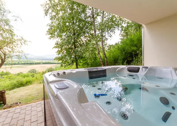 Hilltop Wellness Haven W Ac & Jacuzzi By Nw Apartament Recsk